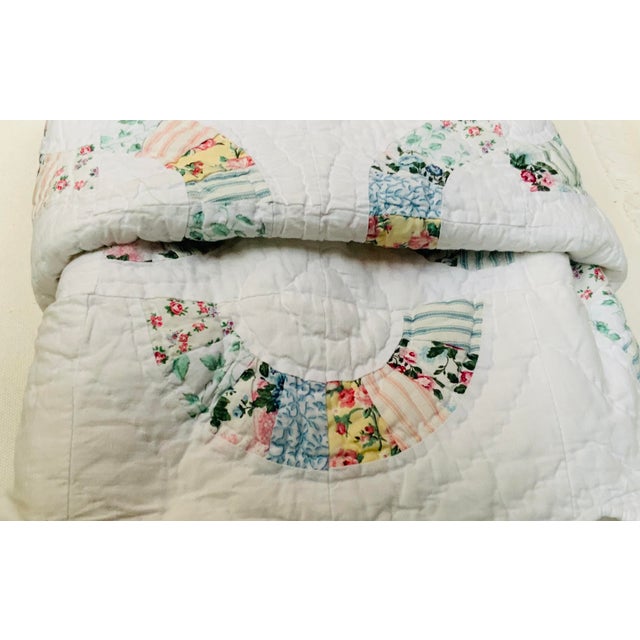 Blue 1940s Vintage All-Cotton Hand-Stitched Double Wedding Ring Scalloped Quilt For Sale - Image 8 of 18