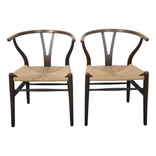 ChH4 Wishbone Chairs in Stained Oak by by Hans J. Wegner, 1990s, Set of 2 For Sale