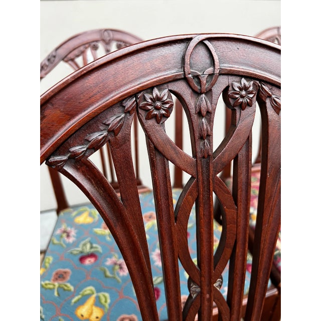 American Circa 1790s English George III Carved Mahogany Hepplewhite Dining Chairs- Set of 6 For Sale - Image 3 of 13
