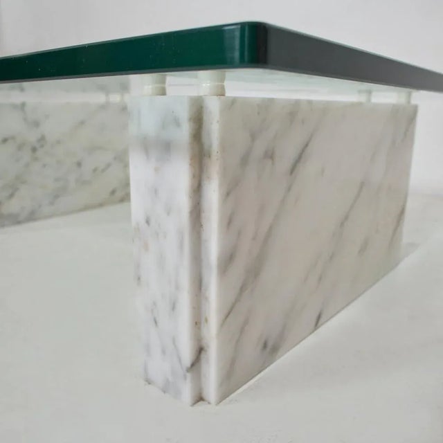 coffee table with a 2 cm thick glass top resting on 2 Carrara marble bases elegant and sober design from the 80s The table...