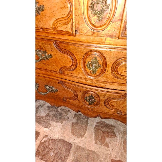 Wood 18th Century Walnut Chest of Drawers, 1790 For Sale - Image 7 of 9