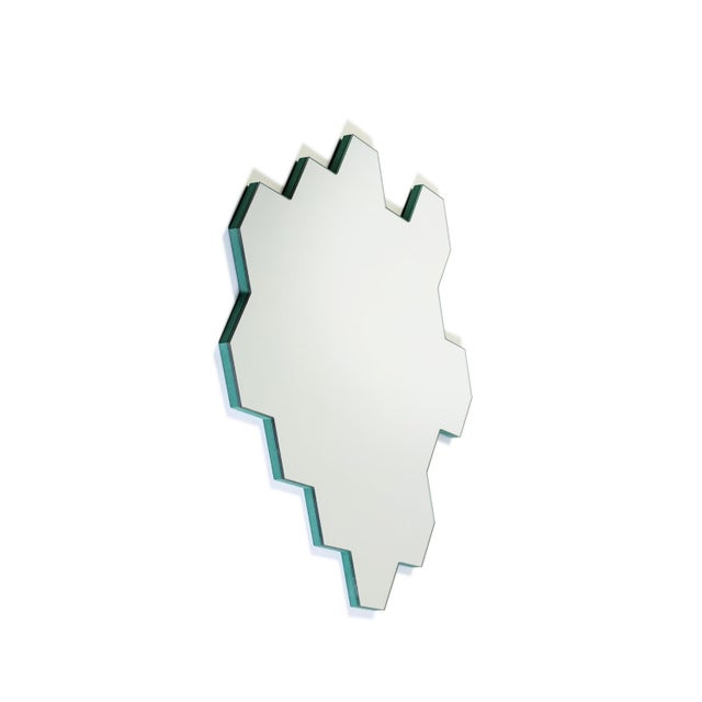 This is a mirror born from the aggregation of hexagonal forms. A tribute to the extraordinary plan of the city of...
