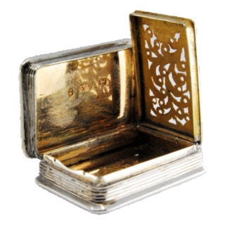 William IV Silver and Gold Vinaigrette Box with Friezes and Lid Perforation For Sale