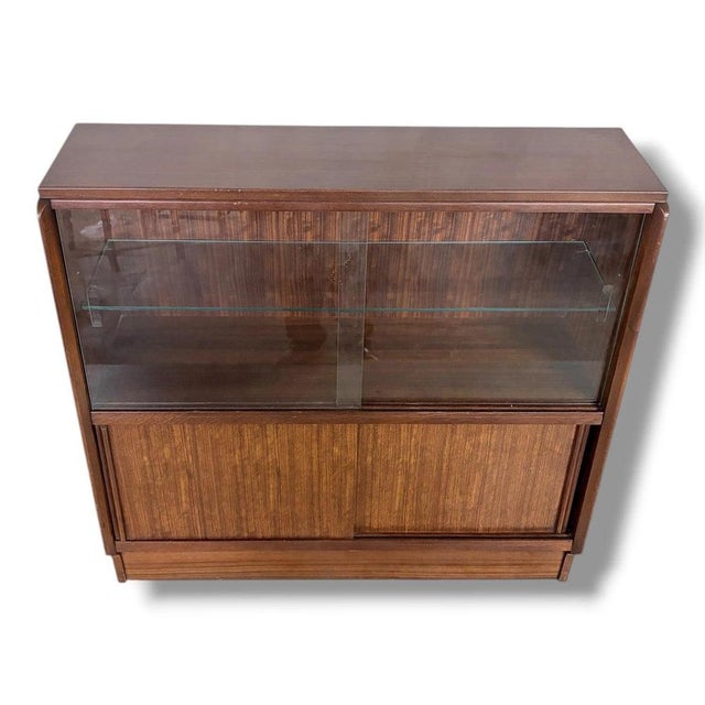 Mid-Century Sliding Door Display Bookcase with Adjustable Glass Shelves For Sale - Image 6 of 9
