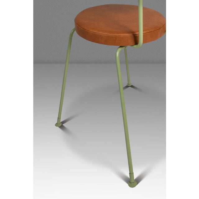Set of Two (2) Mid-Century Modern Italian Outdoor Patio / Bistro Chairs in Wrought Iron & Vinyl, Usa, C. 1960s For Sale - Image 13 of 18