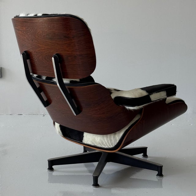 1960s 1960s 670 Lounge Chair in Cowhide by Charles & Ray Eames for Herman Miller For Sale - Image 5 of 9