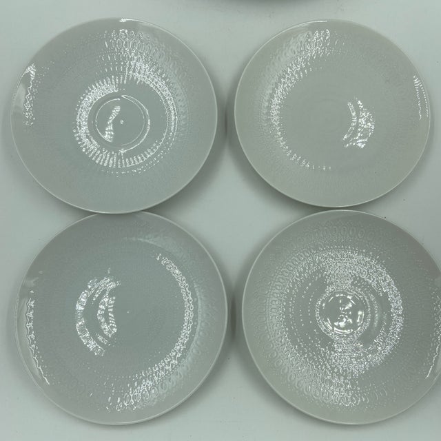 Bjorn Wiinblad Vintage Rosenthal Germany "Motif" Porcelain Dinnerware by Bjørn Wiinblad | 16-Piece Service for Four For Sale - Image 4 of 12