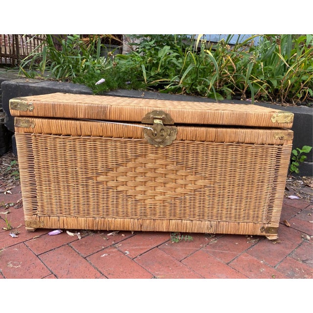 Vintage Mid-Century Asian Style Wicker and Brass Blanket Chest For Sale In Pittsburgh - Image 6 of 11