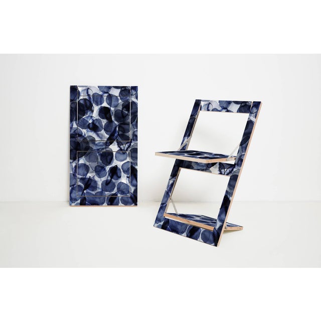 Fläpps Folding Chair – Bubbles Indigo by Pattern Studio for Ambivalenz For Sale - Image 4 of 4
