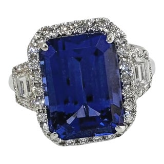 18k White Gold Emerald Cut Tanzanite Diamond Ring, Size 6.5 For Sale