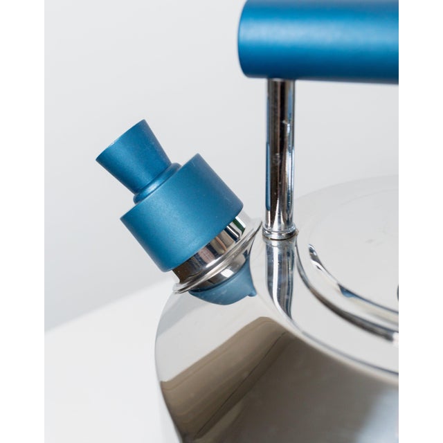 Immerse yourself in the 80s from Prandelli with this kettle. Made of stainless steel, it comes from Italy and was designed...