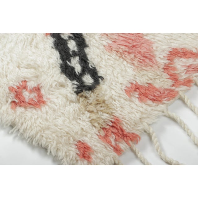 Moroccan Contemporary Moroccan Shag Wool Gift-Sized Rug in Cream by Rug & Kilim, India For Sale - Image 3 of 4