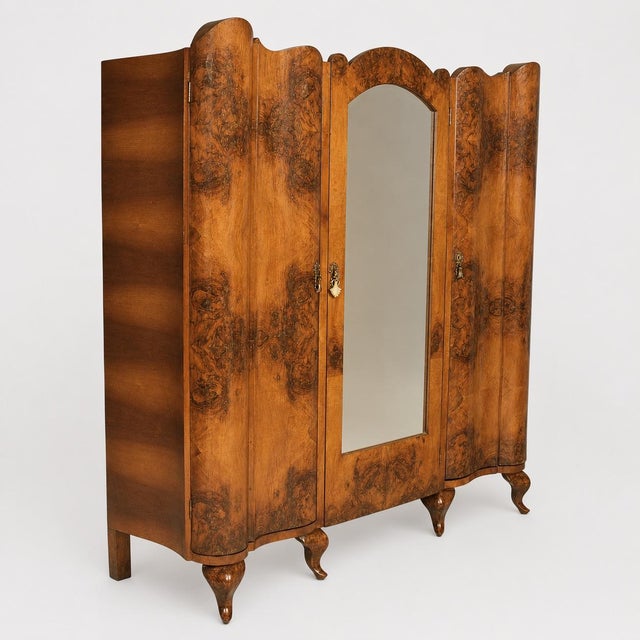 Italian Baroque Revival Walnut and Burl Walnut Wardrobe from Palazzi dell’Arte Cantù, 1940s For Sale - Image 6 of 10