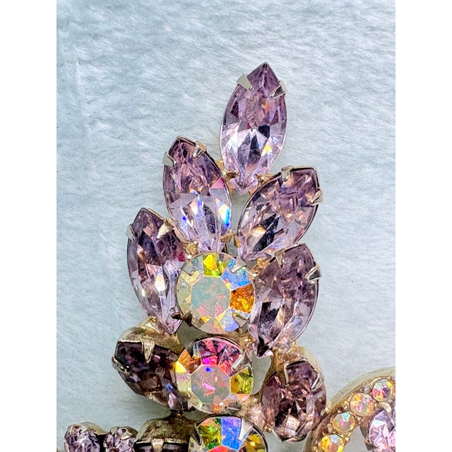 Juliana 1960s Verified Juliana D&E Amethyst Ab Rhinestone Floral Spray Brooch Book Piece For Sale - Image 4 of 8