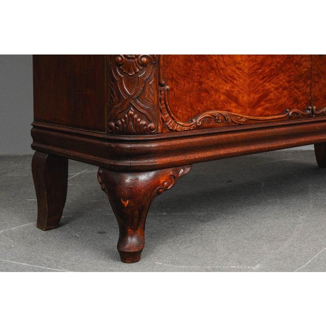 Art Nouveau Display Cabinet in Walnut, 20th Century For Sale - Image 9 of 18