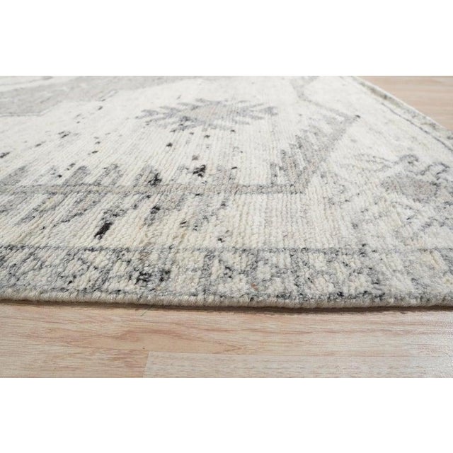 Contemporary 8x10 Ivory Hand-Knotted Wool Snowflake Medallion Classic Traditional Carpet Rug For Sale - Image 3 of 5