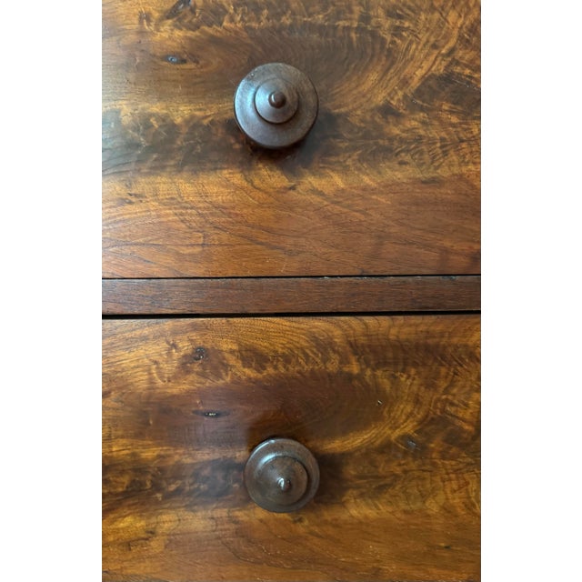 Early 19th Century American Chest of Drawers For Sale In Philadelphia - Image 6 of 9