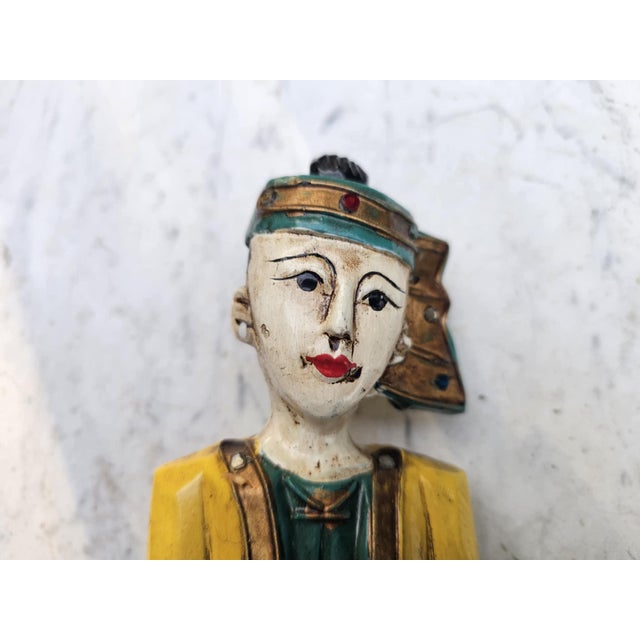 A pre-war wooden carved figure from Burma, a musician, dimensions: height 25.5 cm, width 10.4 cm, depth 8 cm.