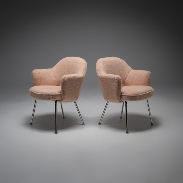 Model 71 Dining Chair in Pink by Eero Saarinen for Knoll, 1980s, Set of 2 For Sale - Image 6 of 13