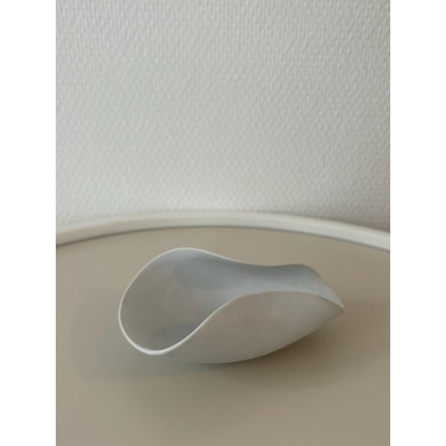 Vases and Bowl in White Stoneware by Stig Lindberg for Gustavsberg, 1950, Set of 3 For Sale - Image 6 of 9