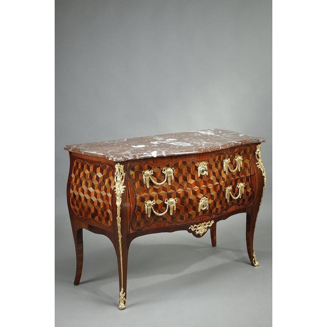 Exceptional Louis XV chest of drawers called "commode sauteuse" in rosewood veneer, violet wood and stained wood, curved...