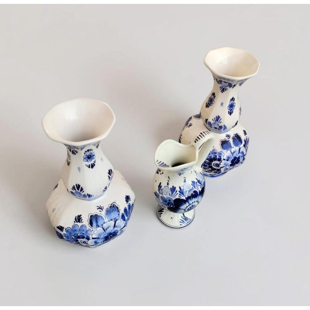 Antique Handmade Hand-Painted Delft Blue Delftware Knobbel Vase, Bulbous Bottle and Tulip Vase, Holland, 1920s, Set of 3 For Sale - Image 11 of 18