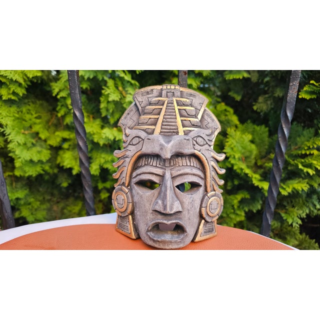 Vintage pre-Columbian style ceramic wall mask (1950s–1970s), dimensions: height 20.7 cm, width 16 cm, depth 6.5 cm.