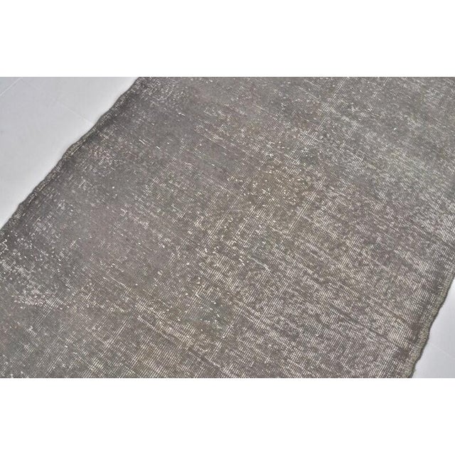 1950s Vintage Distressed Overdyed Turkish Rug in Muted Charcoal Grey For Sale - Image 5 of 10