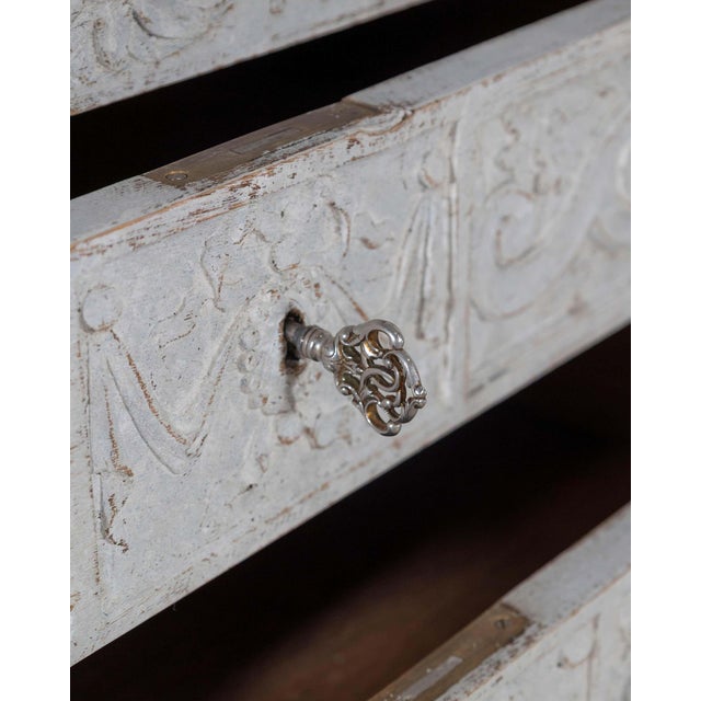 Early 20th Century French Chest of Drawers with Exceptional Craftsmanship For Sale - Image 10 of 12