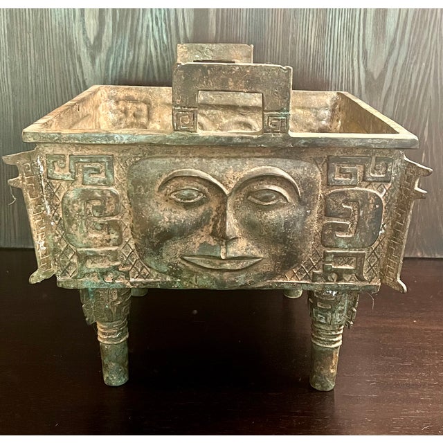 Mid 20th Century Monumental 43lb Chinese Archaistic Style Bronze Human-Face "Da He" Fang Ding Vessel For Sale - Image 4 of 6