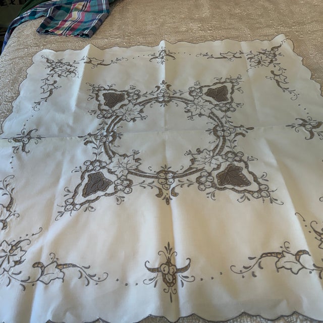 Art Deco Linen Tablecloth 32" X 33" , 10 Napkins C1930 Cream With Gray Trim Pristine For Sale - Image 12 of 18