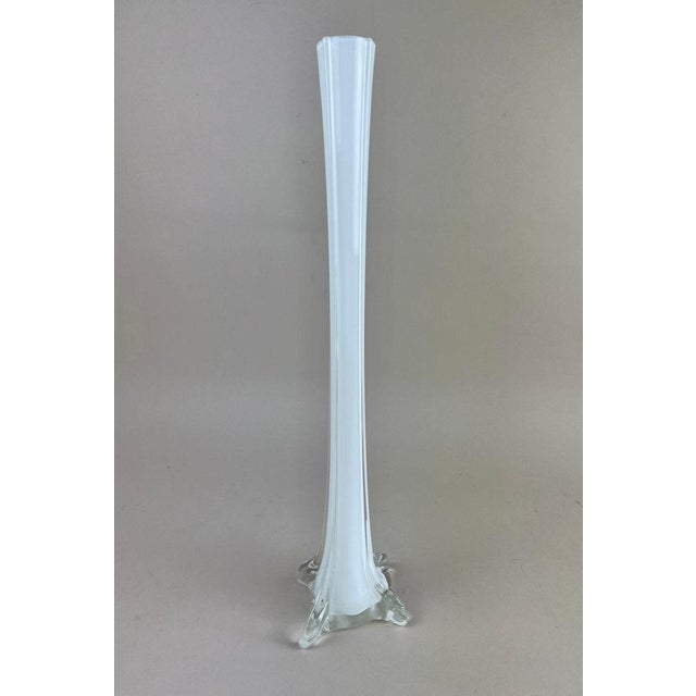 1960s 20th Century White and Clear Murano Glass Long Neck Vase, Italy, 1960s For Sale - Image 5 of 14
