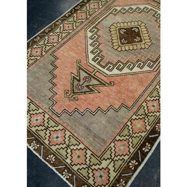 Turkish Vintage Rug 3'3" x 5'8" #16028 For Sale - Image 4 of 8
