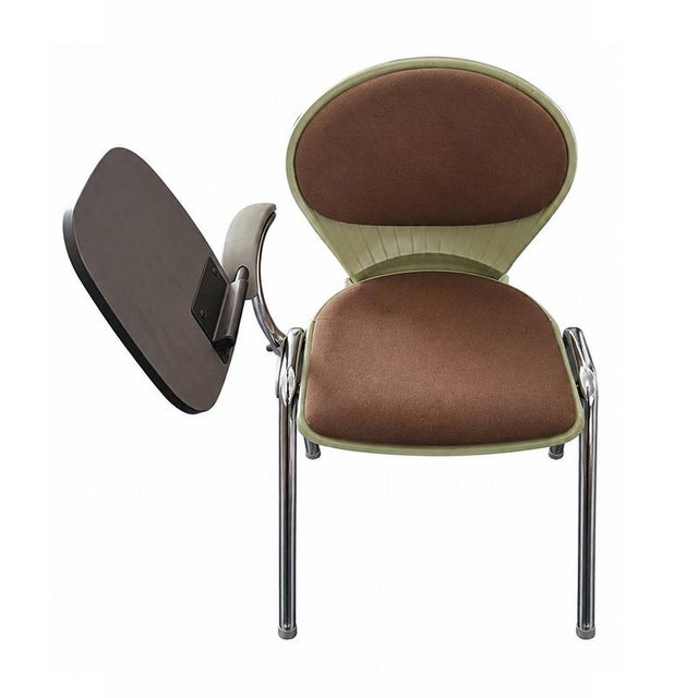 Multi-functional chairs with a modern design, ideal for conference rooms, training rooms, co-working spaces, offices, and...