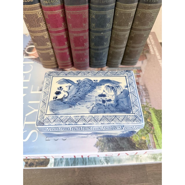 Chinese Vintage Blue and White Porcelain Trinket Box | Chinese Landscape Lidded Box For Sale - Image 3 of 7