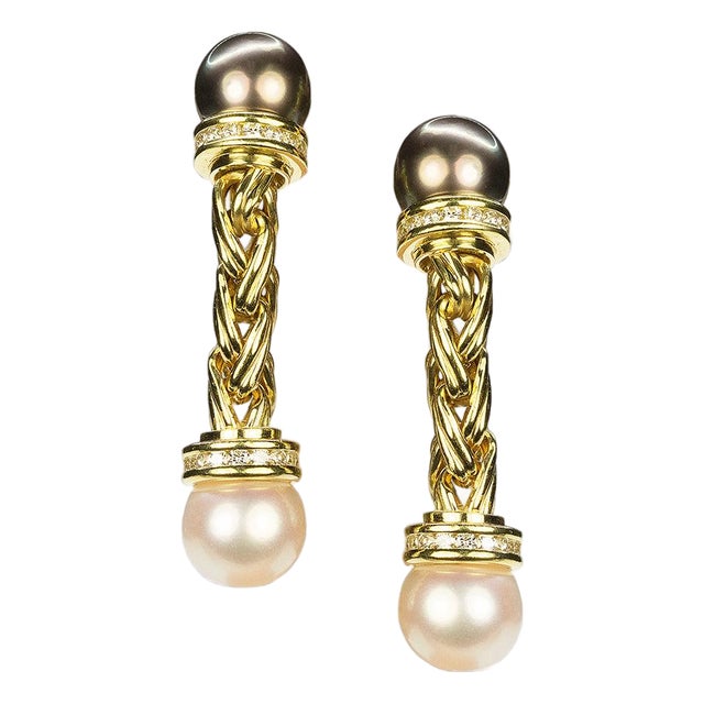 Late 20th Century Pair of 18k Pearl Drop Earrings For Sale