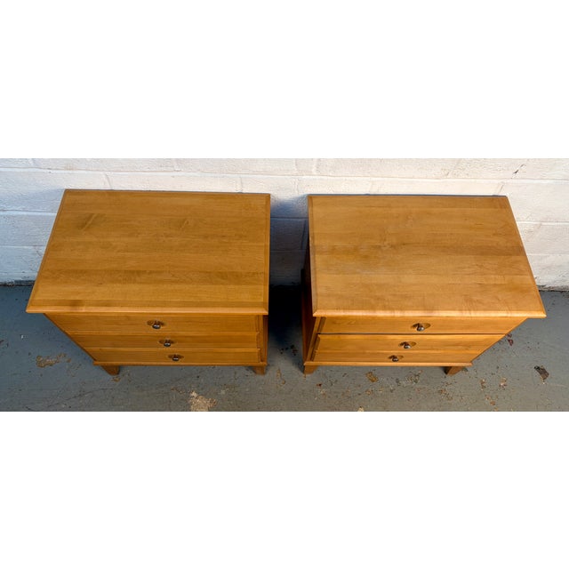 Mid-Century Modern Pair of Mid 20th Century Modern Maple Nightstands by Ethan Allen For Sale - Image 3 of 14