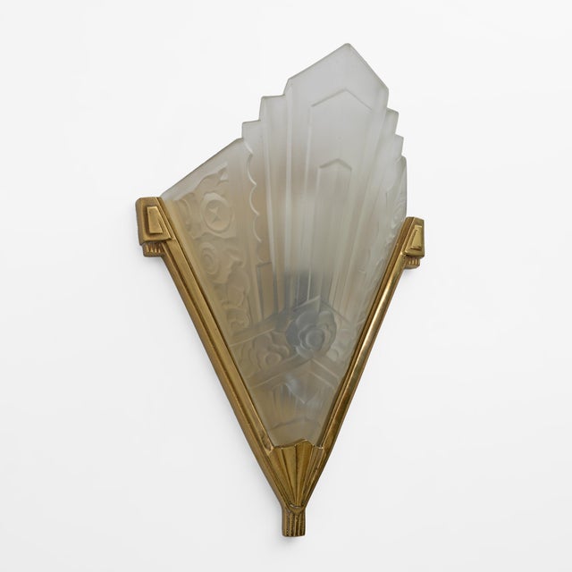Art Deco Pressed Glass and Brass Sconces, France, 1930s, Set of 2 For Sale - Image 4 of 9