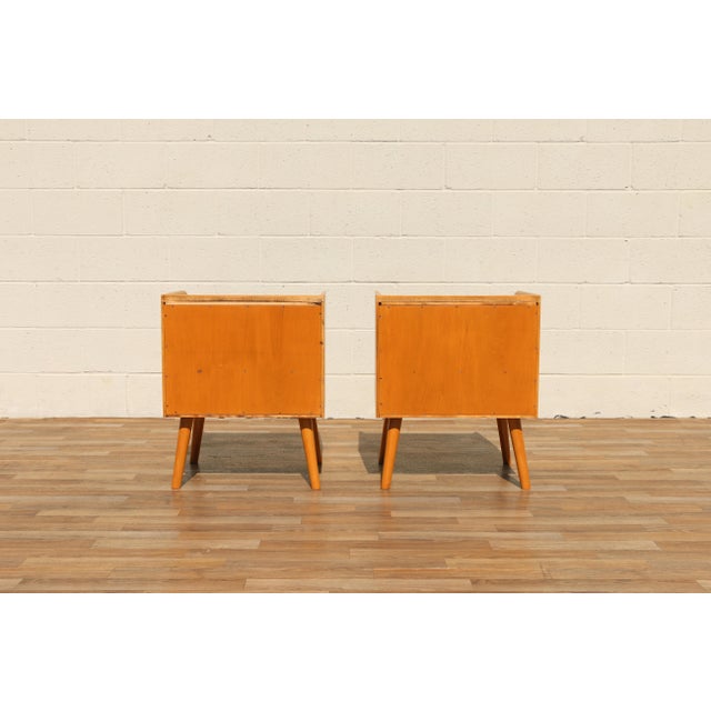 Mid-Century Modern Pair of Maple Nightstands in the Style of Heywood-Wakefield, Circa 1960s For Sale - Image 15 of 18