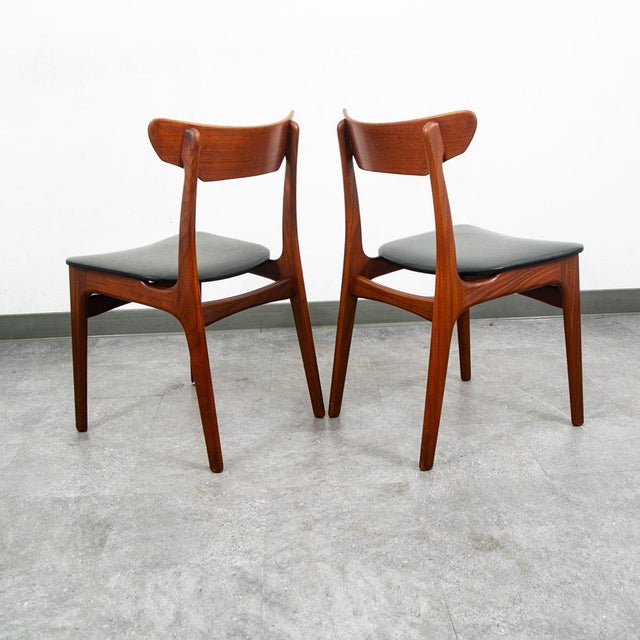 1960s Mid Century Danish Modern Dining Chairs Black Leather Set 2 Pair Teak Elgaard Nm For Sale - Image 4 of 12