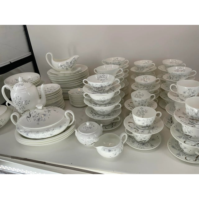 1950s Huge Set of Wedgwood Bone China in Wild Oats Pattern For Sale - Image 5 of 12