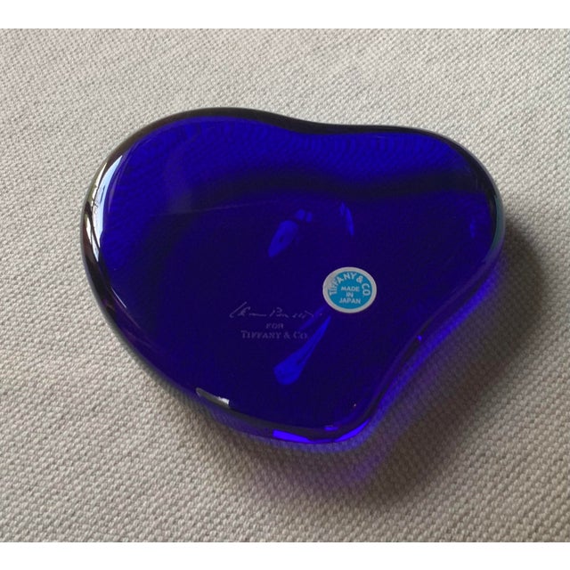Vintage Elsa Peretti for Tiffany & Co. Cobalt Blue Murano Glass Heart Paperweight, c.1980, Original Box For Sale - Image 11 of 18
