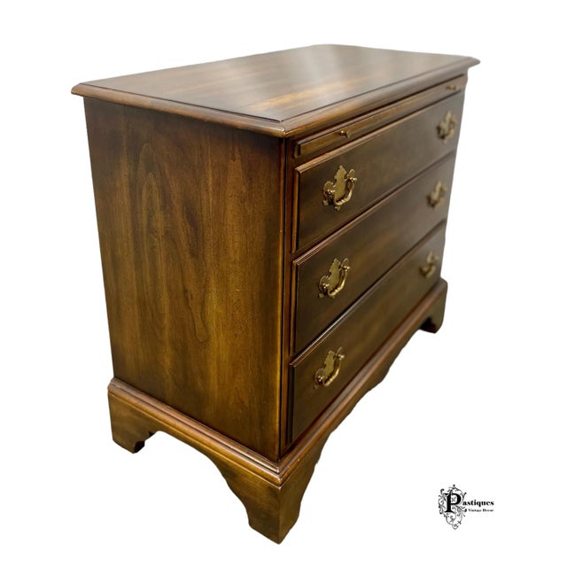 Wood Vintage Statton Trutype Americana Chippendale Style Antique Oxford Cherry Commode / Chest of Drawers For Sale - Image 7 of 11