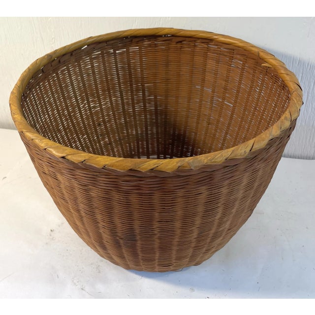 Very nice tight weave basket!