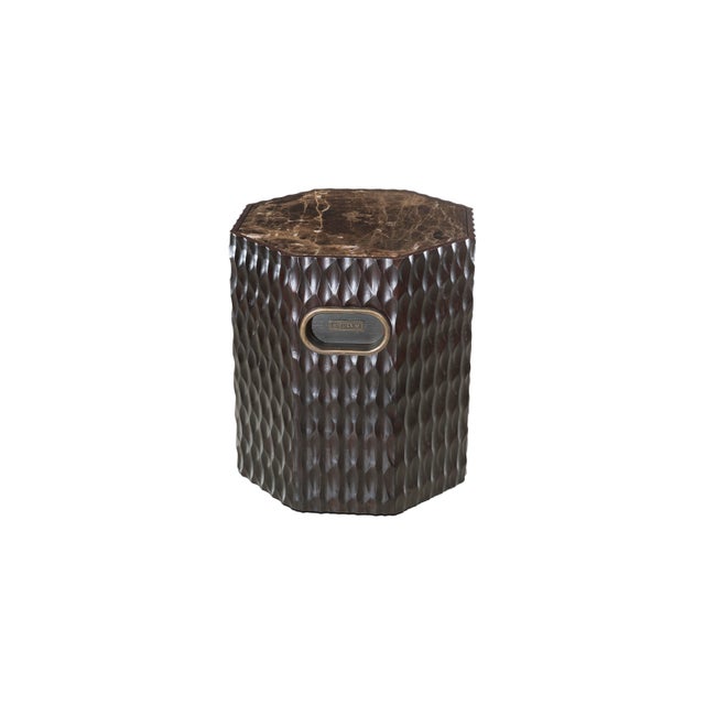 The Colmen side tables, with his solid wood base, are crafted with the ancient technique of gougée, leaving, with his...