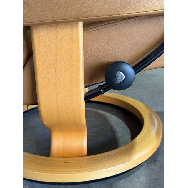 Ekornes Stressless Tan Leather Lounge Chair With Ottoman Mid-Century Modern 1980s For Sale In Los Angeles - Image 6 of 13