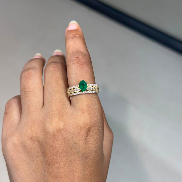 Art Deco Oval Emerald & Diamond Vintage-Inspired Luxury Statement Ring in 18k Yellow Gold Size 8 For Sale - Image 3 of 17