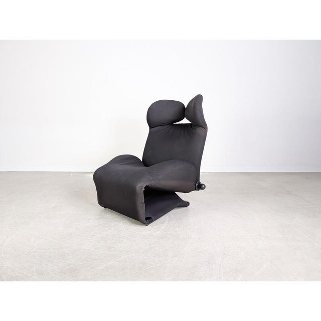 Postmodern Wink Chair in Black Fabric from Cassina For Sale - Image 3 of 10