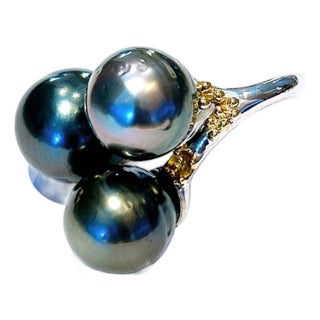 Bochic “Orient” Vintage South Sea Pearl & Fancy Sapphires Ring Set 18K Gold & Si For Sale