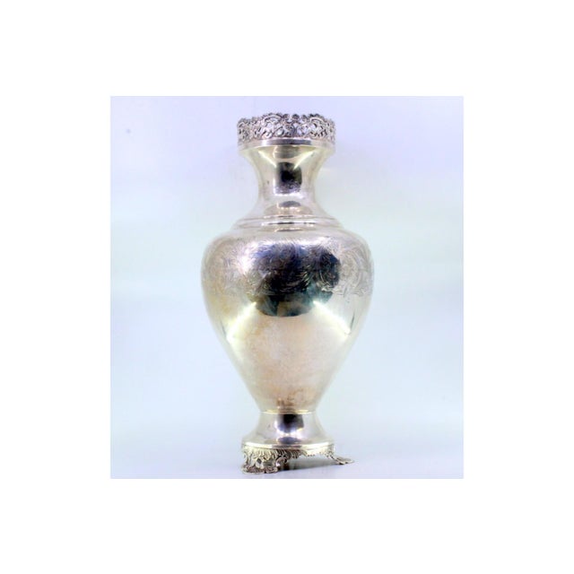 Rounded Silver Vase with Engraved Floral Rim Motifs, in Good conditions. Designed 1920 to 1949